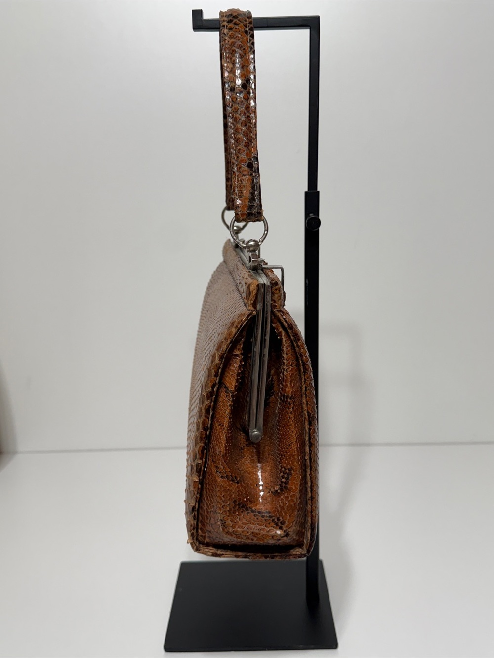 Vintage Brown Snakeskin 1940’s Handbag with Single Handle - Picture 4 of 17